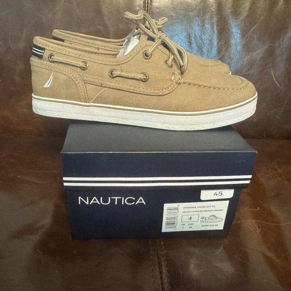 $35 NIB Nautica Boys' Boat Shoes Size 4 Spinnaker 2/Sand Dot